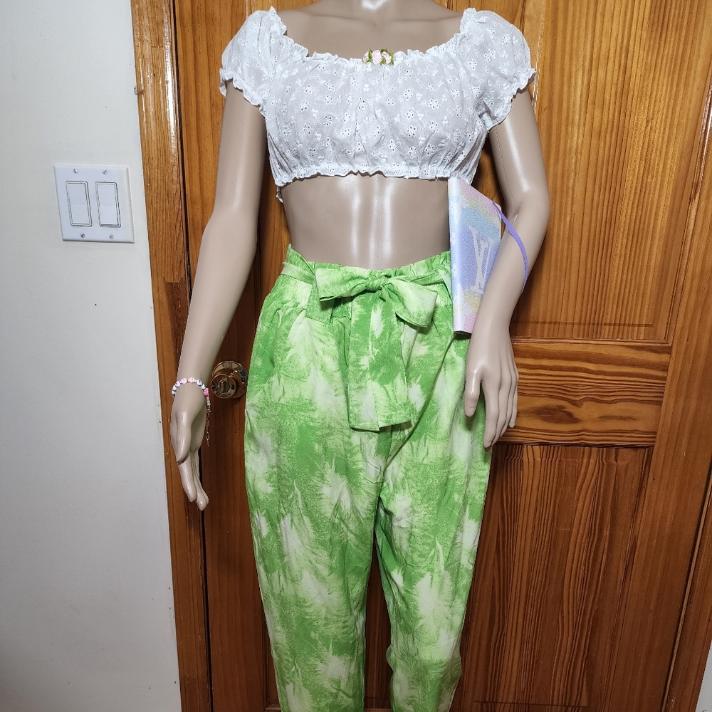 DUO crop top&neon green pants